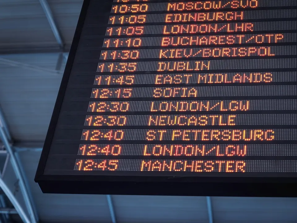 Departure board listing London, Edinburgh and Manchester flights