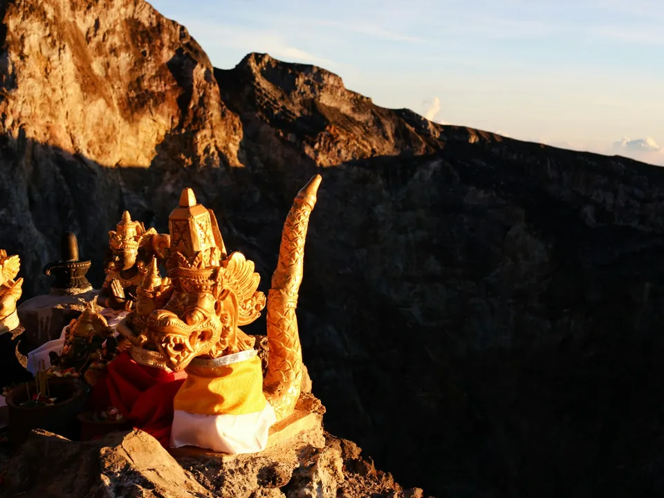 Balinese offering at dawn on the rim of Mount Agung